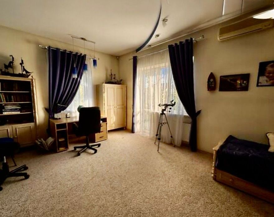 Продаю дом с бассеином в Центре