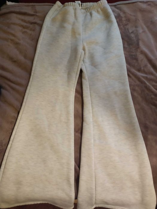 Spodnie dresowe z nadrukiem z tyłu