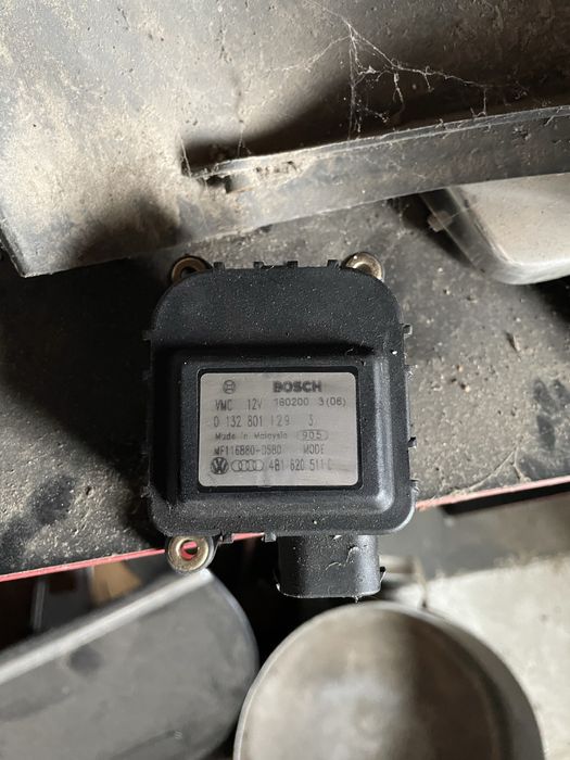 Моторчик заслінки печі 4B1 820 511 C Audi A6 C5 Bosch
