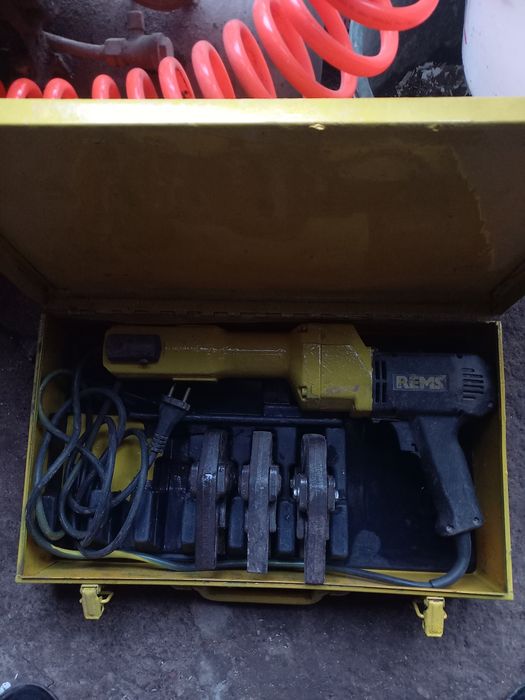 Електричний прес REMS з щоками