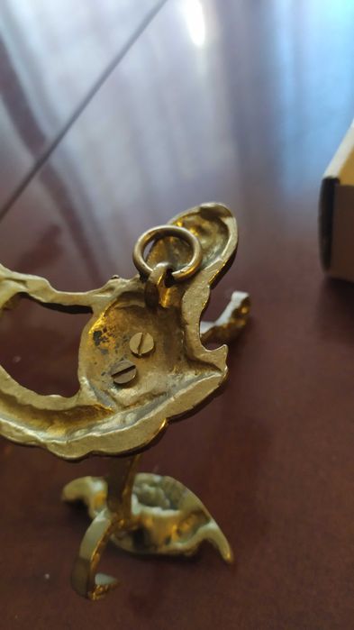 Вешалка бронзовая