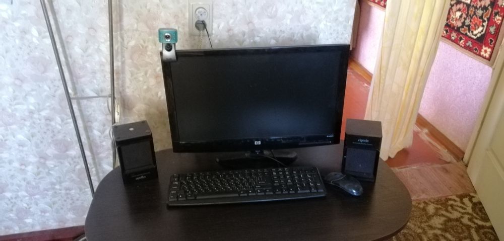 Продам монитор с другими принадлежностями.