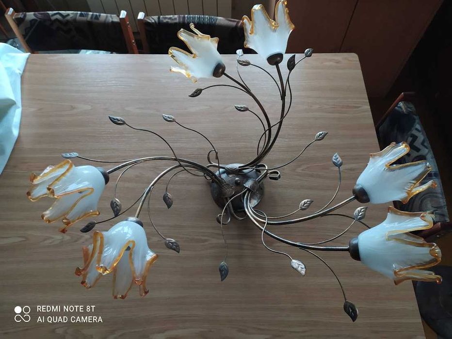 Lampa podłogowa i żyrandol