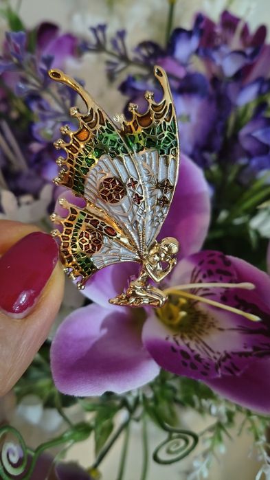 Broszka metalowa motyl