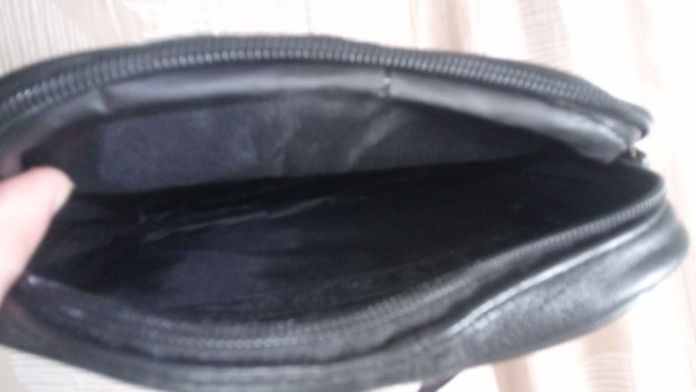 Mała saszetka na rękę.