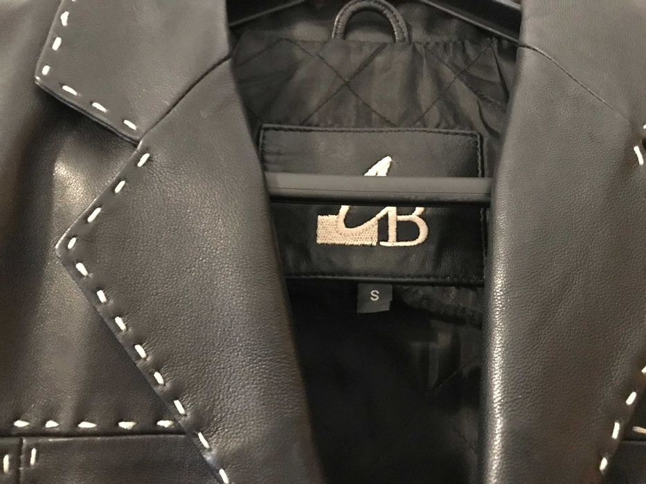 Casaco Preto em Pele Genuína - Novo s/ etiqueta