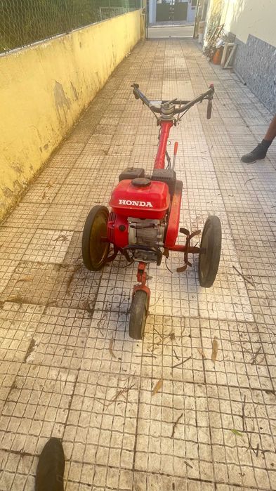 Motocultivadora como nova, poucas horas de uso