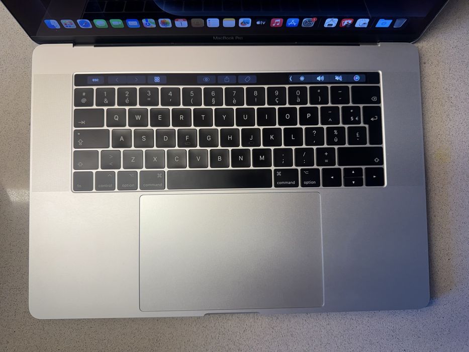 MacBook Pro 15" Touchbar - i7 | 16GB SSD | 250GB SSD