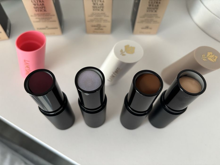 Rozświetlacz w sztyfcie Lancome Teint Idole Ultra Wear