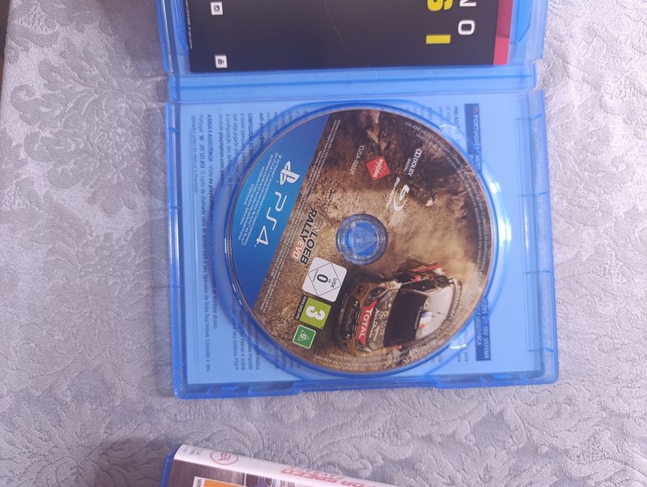 Ps4 usada com acessórios