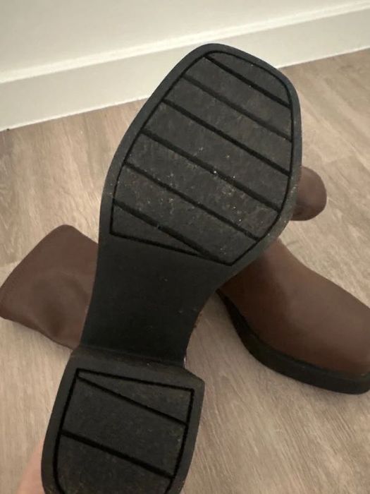 Botas castanhas cano justo