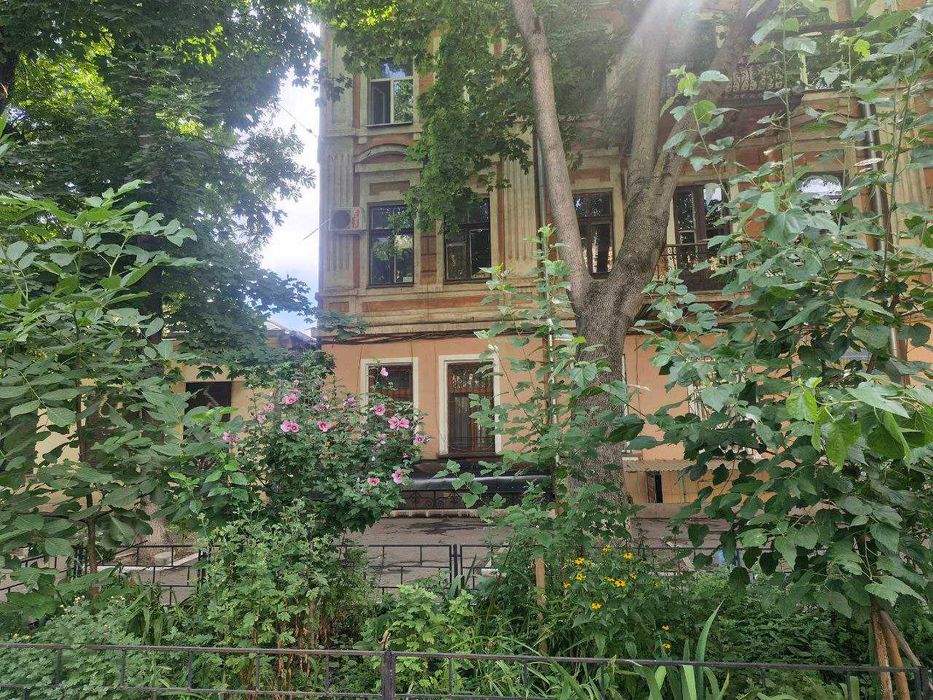 Центр  Продам фасад 46+42 кв.м  возле Нового рынка