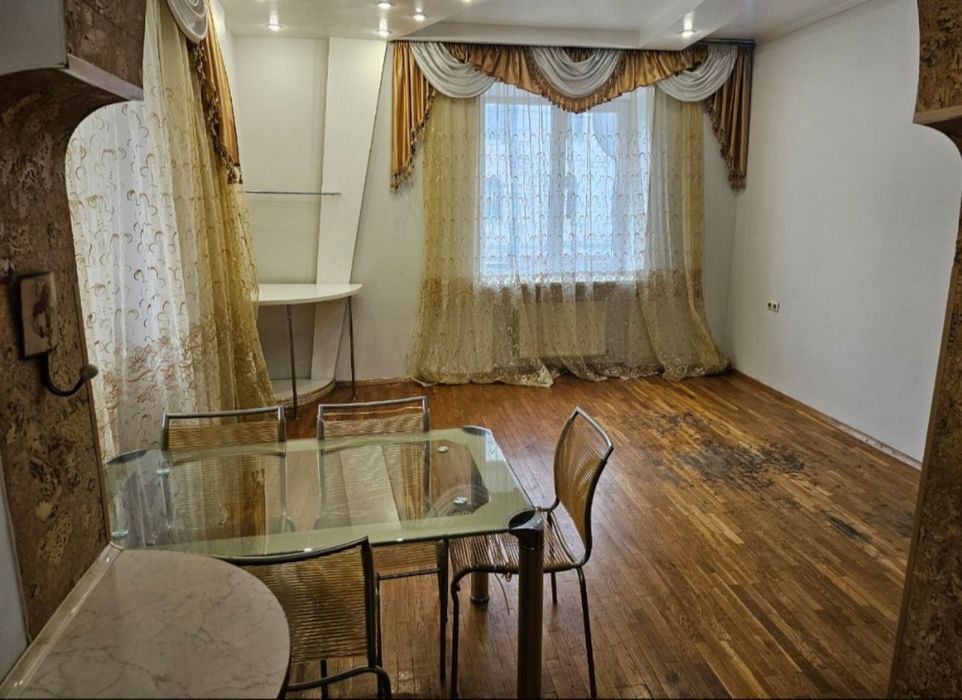 здам 3 кімнатну квартиру центр.
