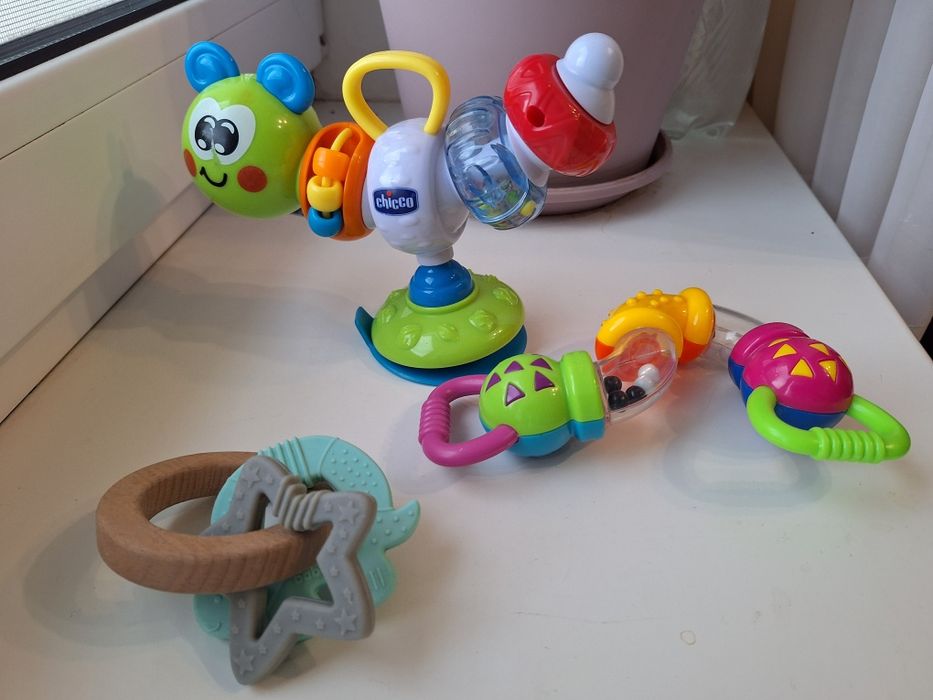 Набір розвивальних іграшок chicco: гусеничка на присосці + гризунці