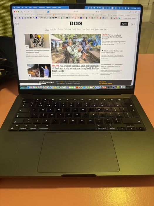 Macbook Pro M3Pro 11C/14C GPU/18G/512G    18GB memory, 512GB HDD Space Black AppleCare