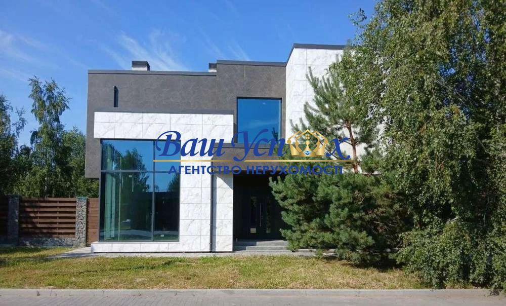 Продажа дома в городке в селе  Ходосовка. Городок с бассейном.