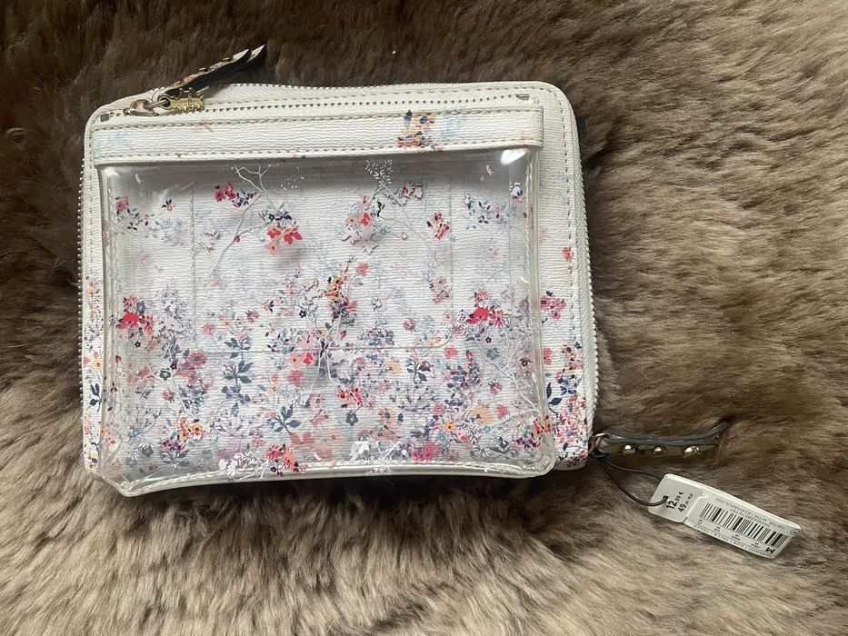 Cobertura agenda com fecho e bolsa extra exterior da Parfois, nova