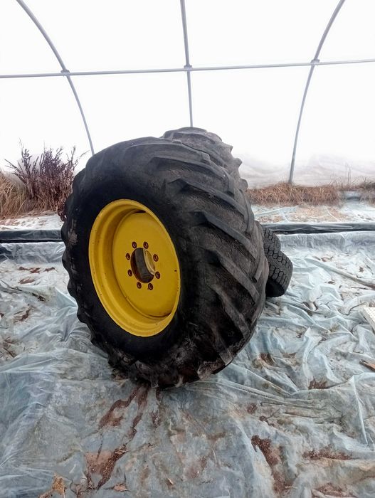 Koła 2 sztuki opony Goodyear 18.4-30 felgi 8 otworów DW 14x30