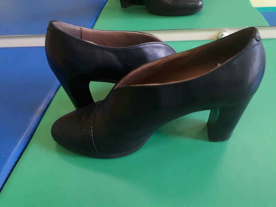 Hiszpańskie, skórzane czółenka, rozmiar 38