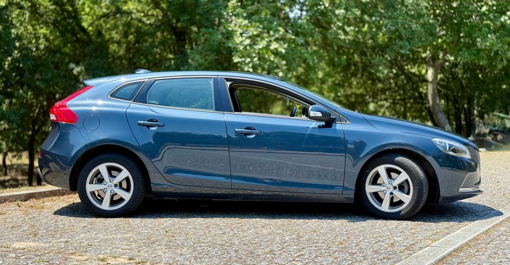 Volvo V40 D2 2.0 130.000KM | Desde 170€/mês