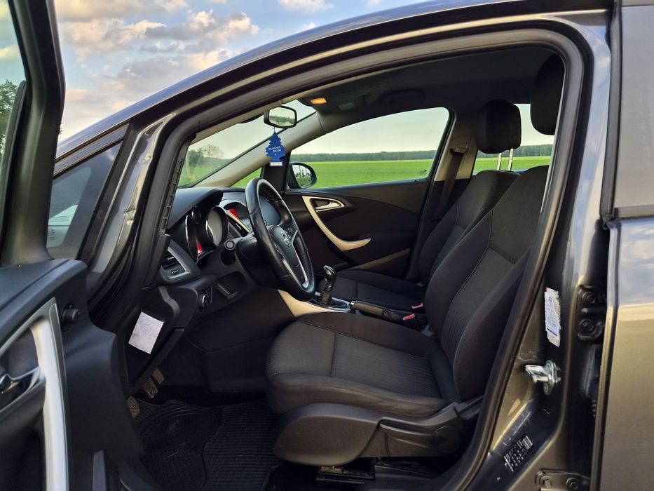 Opel_Astra_2011r_1.7_CDTI_6bieg_Kilma _niski_przebieg !