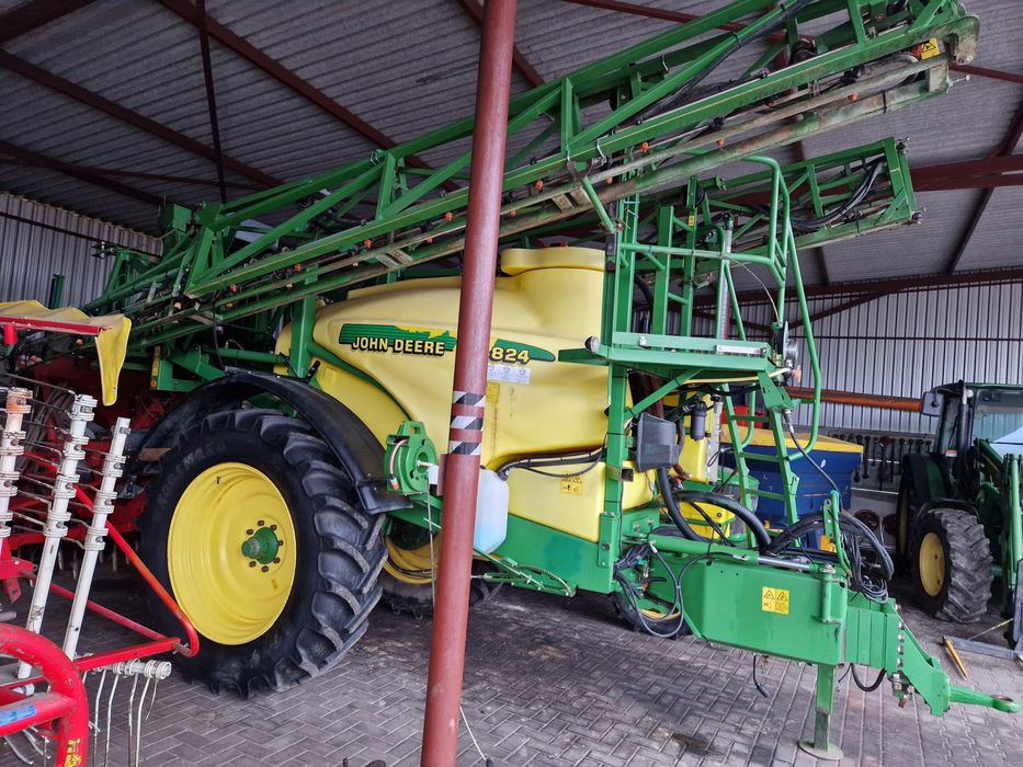 Opryskiwacz John Deere 824