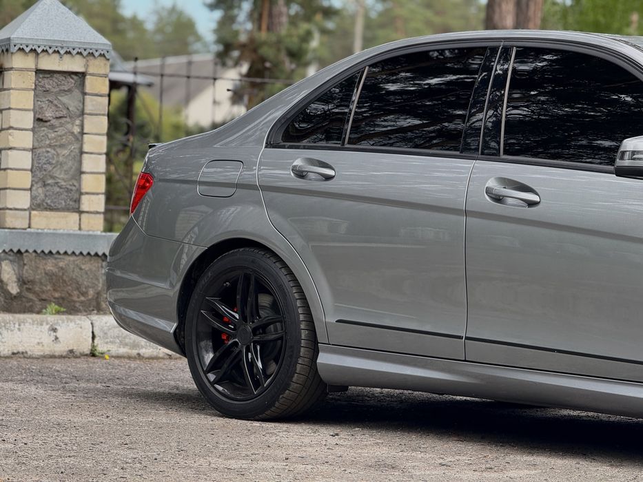 Mercedes-Benz W204 C300 2012 в чудовому стані