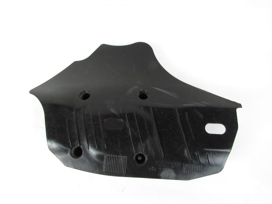 Protecção/ Resguardo Bmw 1 Ref: 33326796138