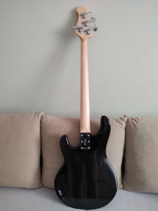 Sterling gitara basowa lub zamiania