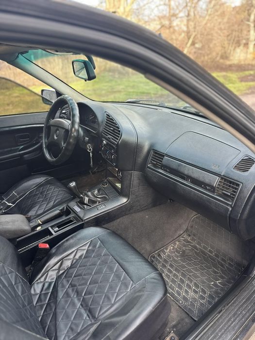 Продам BMW e36 1.6 бензин Терміново