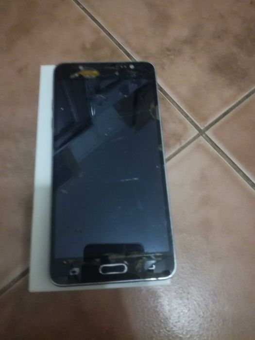 Продаж мобільних телефонів робочих і деякі на запчастини