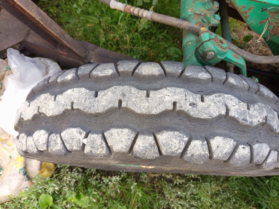 Екскаватор ЮМЗ 6