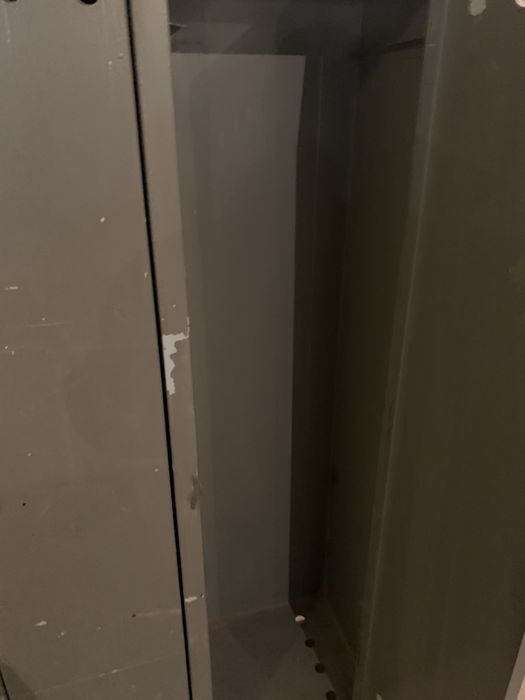 Продам шкаф железный