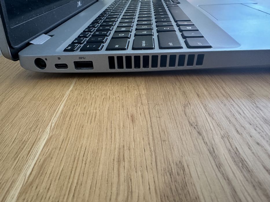 Laptop Dell Latitude 5510 i5-10310U 8GB Ram 256 GB win 11