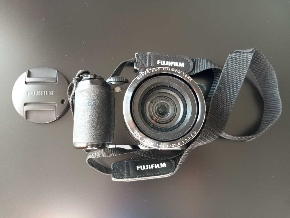 Máquina Fotográfica Fujifilm FinePix S4800