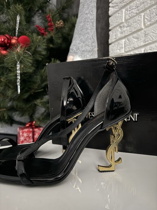 YSL туфлі