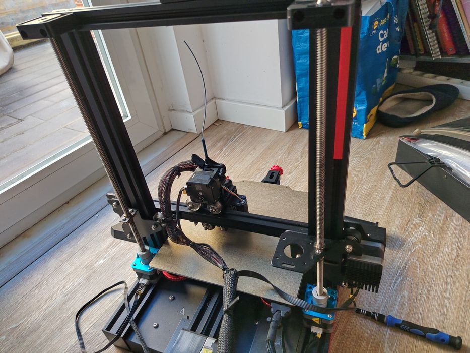 Creality Ender 3 v2 neo Impressora 3d com slipper, orange pi, Direct extruder, bed level sensor e isolamento de aquecimento