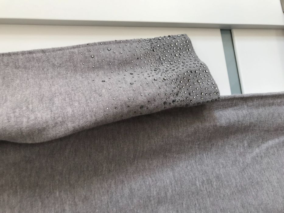 Nowa swetrowa sukienka Quiosque, r. 40