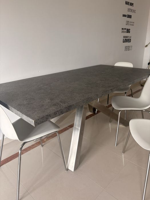 Mesa de sala cinza