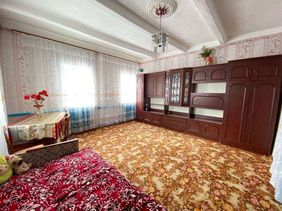 Продам гарний будинок,центр села