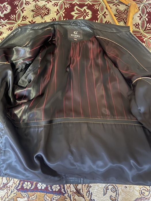 Шкіряна куртка Б/У але у використані не була