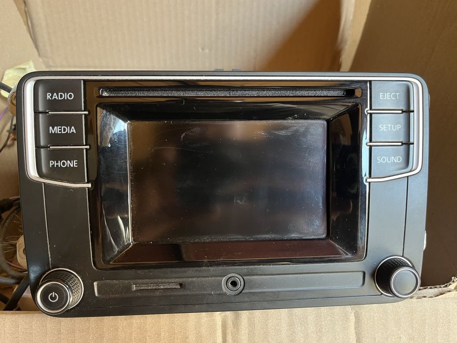 Продам оригінальну магнітолу фольцваген т6