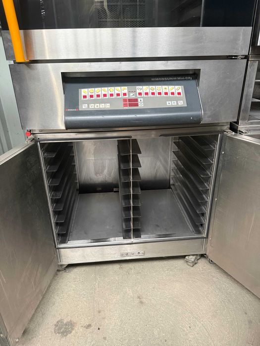 Piec konwekcyjny Debag Monsun Mini-city z garownią