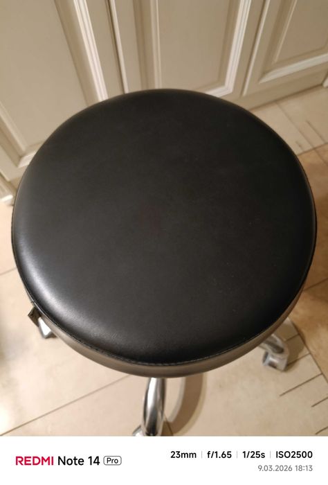 Taboret kosmetyczny Habys na kółkach.