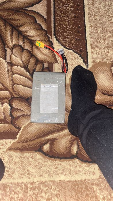 Продам батарею від молнії