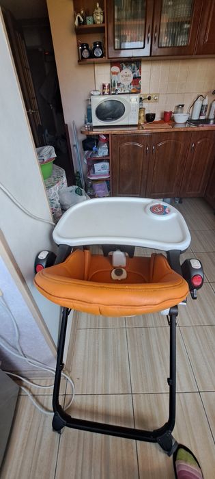Дитячий стільчик для годування peg perego siesta