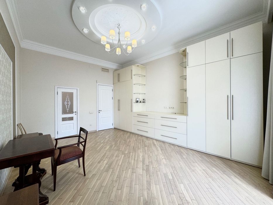 Продаж 3 кім. квартири вул. І. Франка - історичний центр Львова