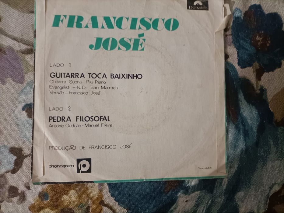 Quatro discos de vinil de música Portuguesa