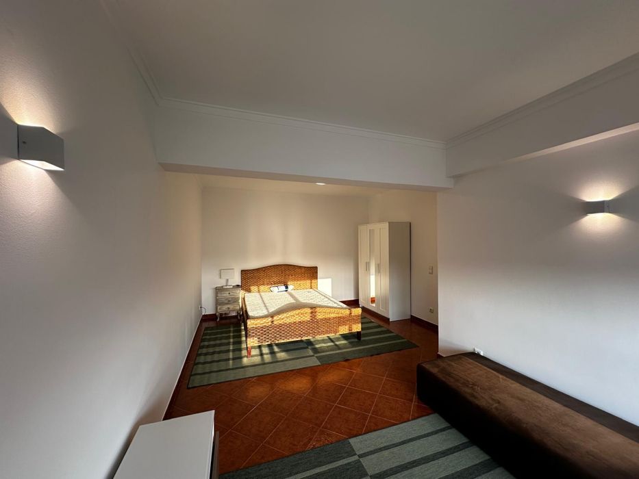 Quarto  grande e luminoso