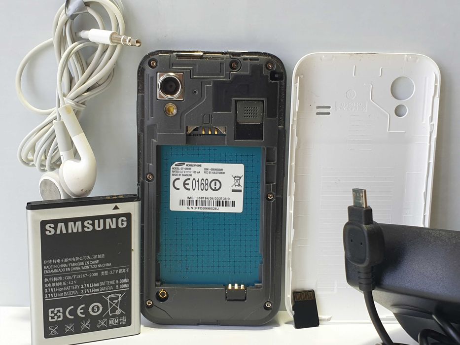 телефон Samsung Galaxy Ace S5830 + зарядне навушники